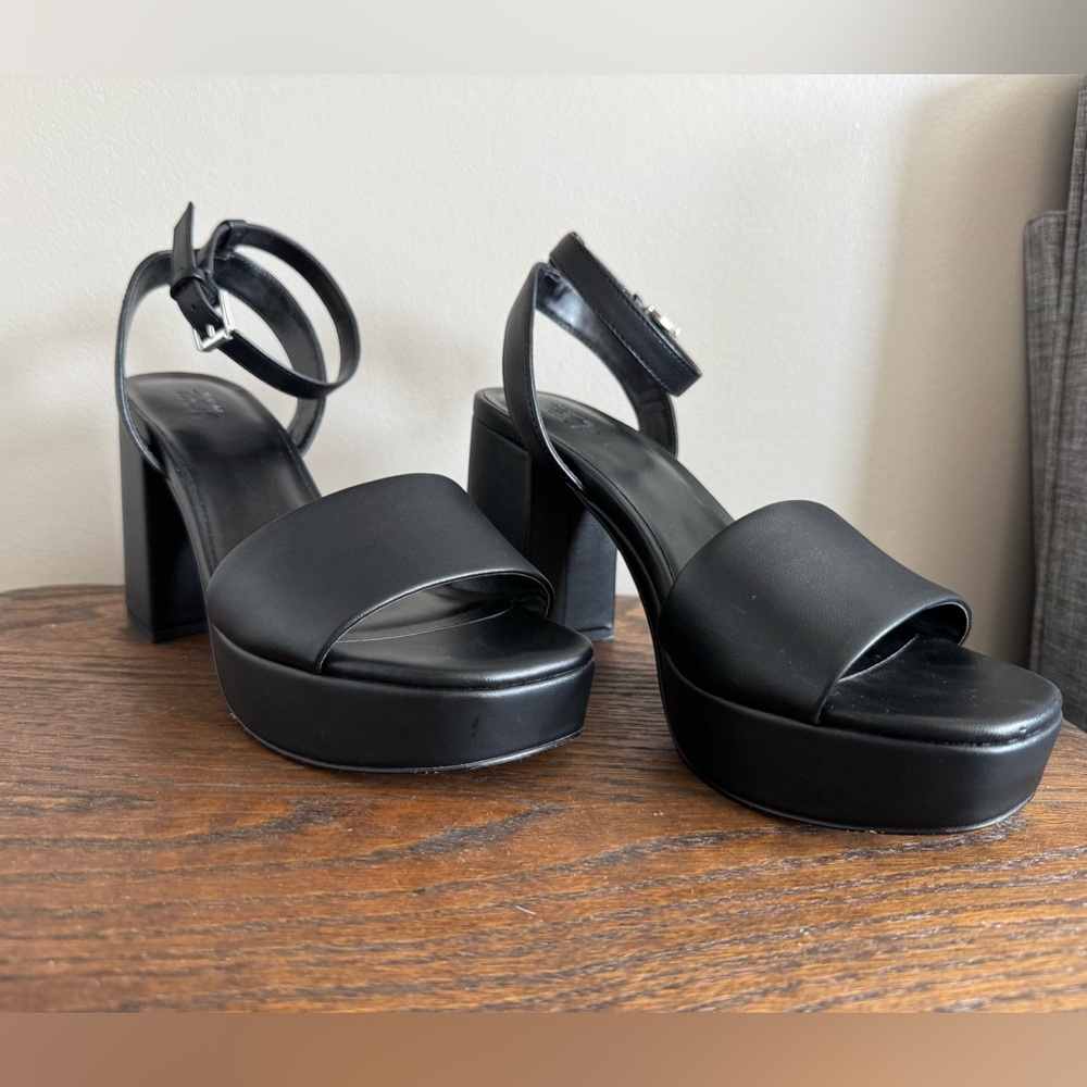 Elegant Black Platform Heel - Picture 8 of 10